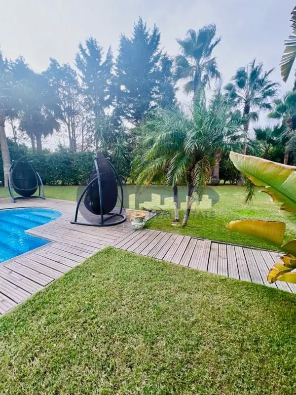 A louer villa de luxe avec piscine à Gammarth