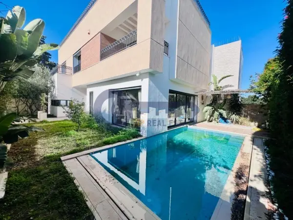 A Vendre une villa de luxe à Gammarth