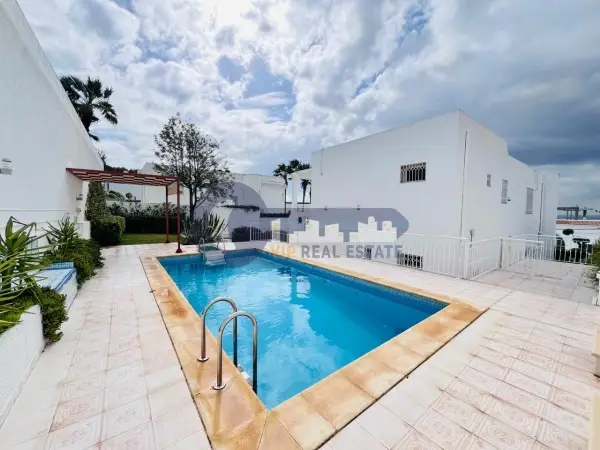 A louer une villa s+4 avec piscine à Gammarth