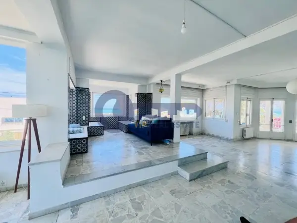 A louer une villa s+5 vue sur mer à la Marsa