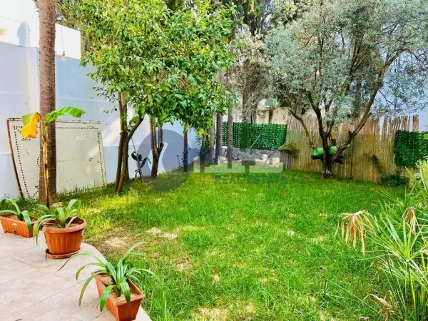 A louer Appartement s+2 Aavec jardin à La Marsa