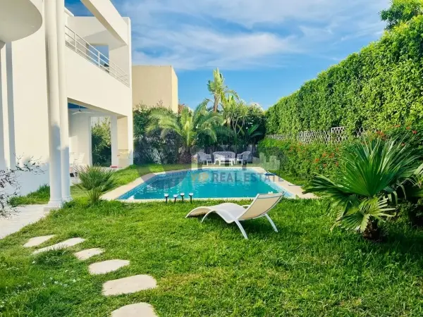 A Vendre une villa de luxe à Gammarth