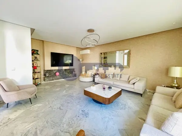 A vendre un Triplex en s+5 à la Marsa