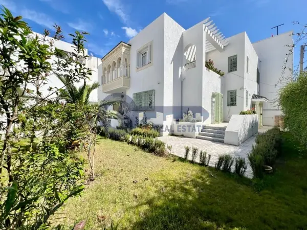 A vendre une villa sur deux niveaux à la Marsa Cité Riadh