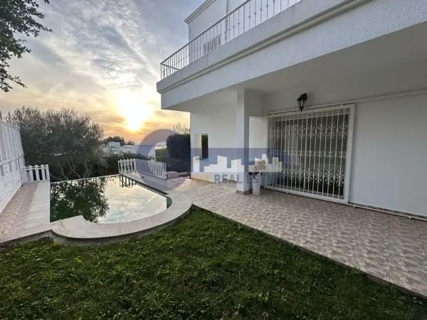 A Louer une villa élégante avec piscine à Gammarth