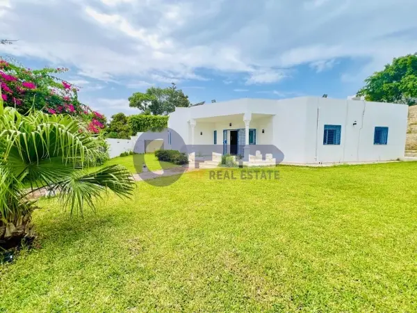 A Louer une villa de plain pied avec jardin à Gammarth