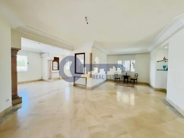 A Louer une Villa S+6 A La Marsa