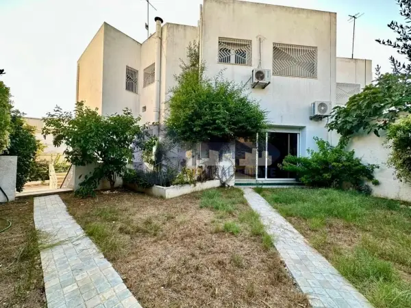 A vendre Villa avec jardin à La Marsa