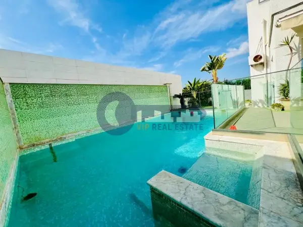 A Louer une villa s+5 avec piscine à GAMMARTH