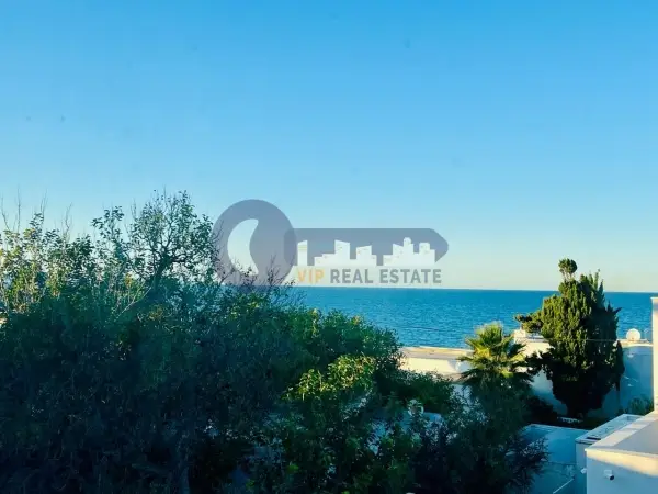 A Louer un villa s+4 à la Marsa Corniche