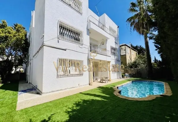 A Louer une villa s+5 à Gammarth