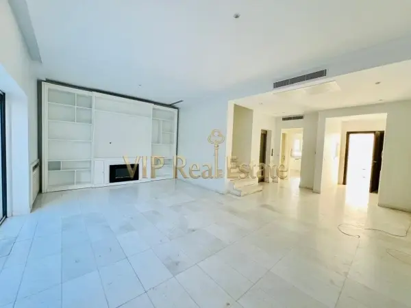 A Louer un Triplex en s+5 à Gammarth