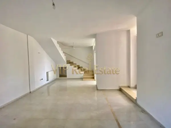 A louer un duplex s+2 vide à la Marsa