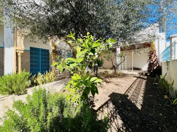 À VENDRE – Villa à rénover sur deux niveaux indépendants