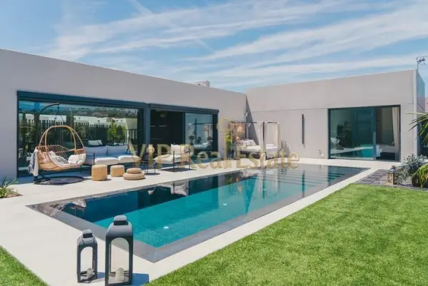 À VENDRE – Villa d’Architecte de Plain-Pied – Route de Gammarth