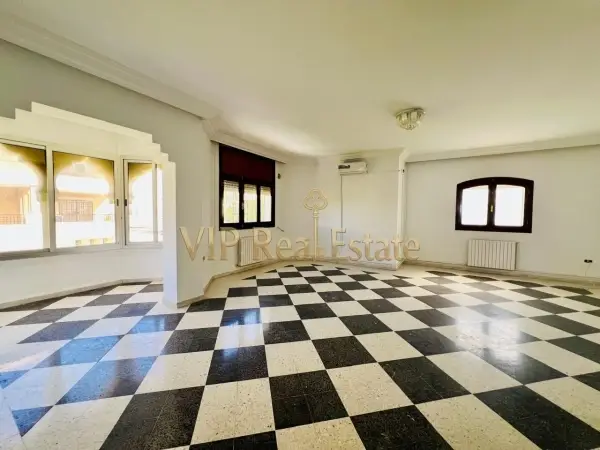 A louer un étage de ville s+2 à Sidi Daoued