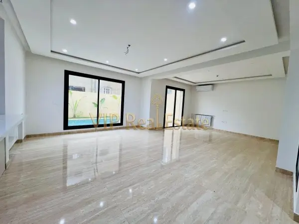 À Vendre – Triplex de Haut Standing avec Piscine Privée à Gammarth
