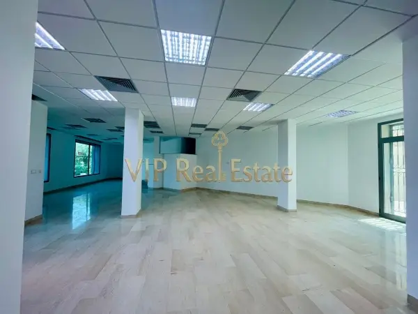 local commerciale ou bureautique à Louer – Les Berges du Lac 1