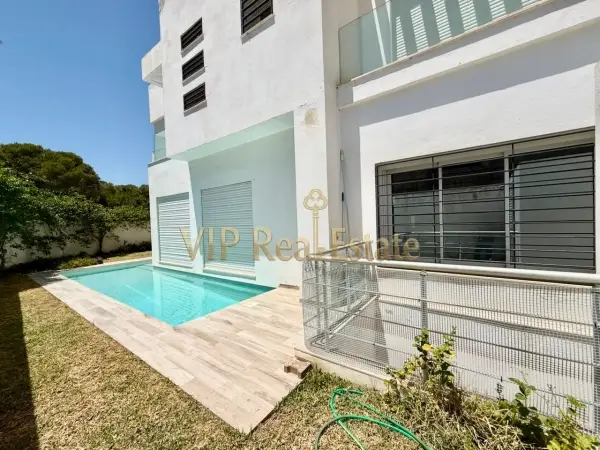 À louer une villa s+4 avec piscine à Gammarth