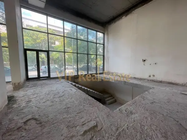 A Vendre un locale comerciale inachevé au Lac 2