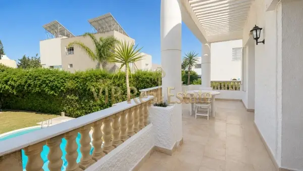 A Louer un étage villa Haut Standing à L'Aouina