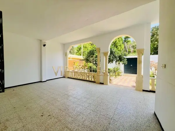 A Louer un RDC de villa S+3 avec jardin à la Marsa
