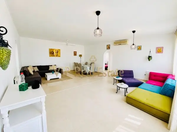 A louer un appartement s+3 semi meublé à la Marsa