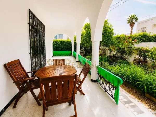 A louer un RDC de villa S+3 meublé à La Marsa