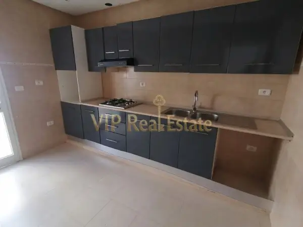 A louer une villa S+5 aux berges du lac 2