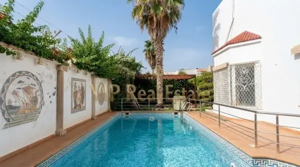 A louer : Villa en Duplex S+3 avec piscine aux berges du Lac 1